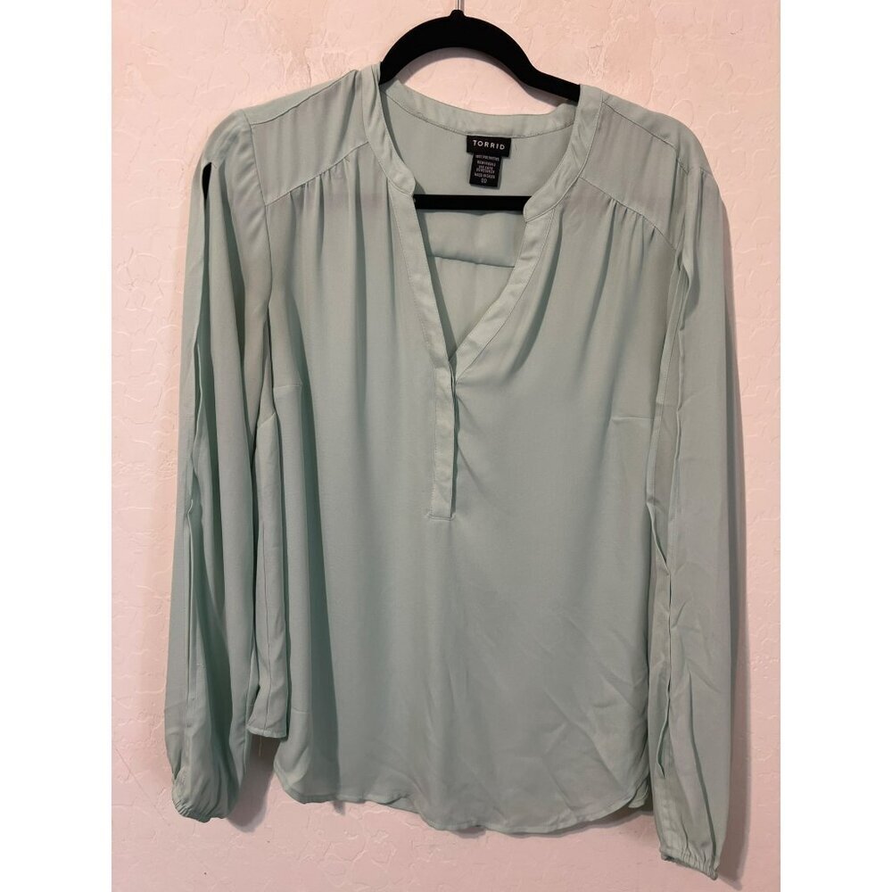 Torrid Sz 00 (US 10 M/L) Light Green Split Sleeve Balloon Sleeve Flowy Blouse